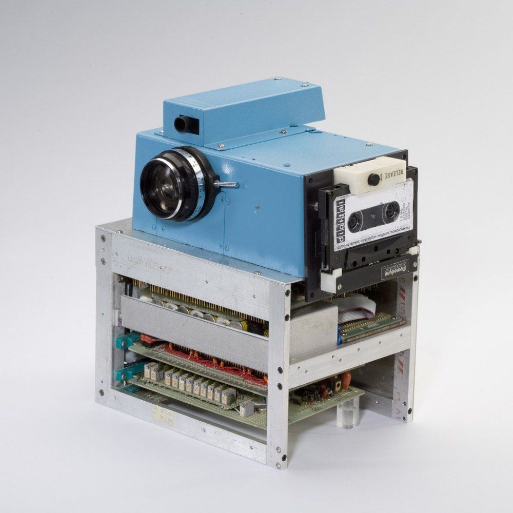Digital camera amateur colorimeter