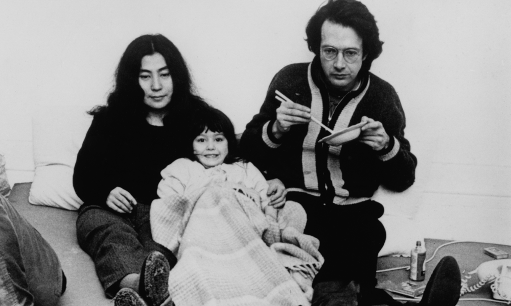 Yoko Ono before leaving her with daughter Kyoto and second husband Anthony Cox for London, 1963
